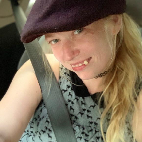 Meet your Posh Ambassador, Amber!! - Picture 3 of 8